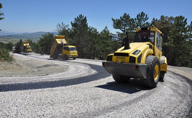 KÖYLERDE ASFALT ÇALIŞMALARI BAŞLADI