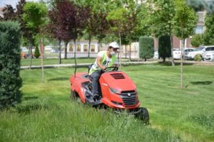 PARK VE YEŞİL ALANLAR TEMİZLENDİ
