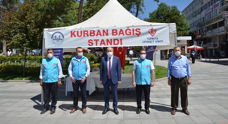 DİYANET KURBAN BAĞIŞ STANDI AÇTI