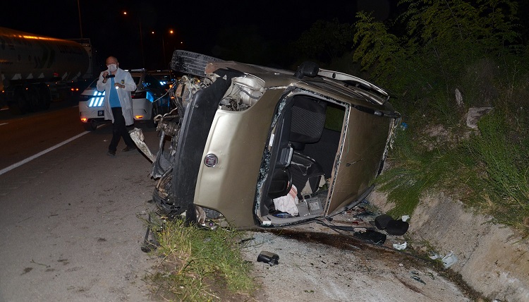 YOLDAN ÇIKAN ARAÇ TAKLA ATTI