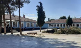 OKUL BAHÇESİNDEKİ AĞAÇLAR KESİLDİ