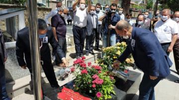 AYBÜKE ÖĞRETMEN MEZARI BAŞINDA ANILDI