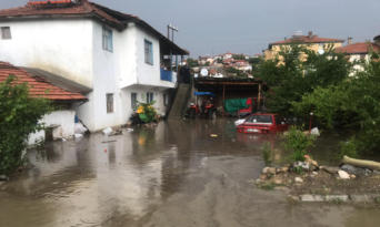 SAĞANAK YAĞIŞ HAYATI FELÇ ETTİ