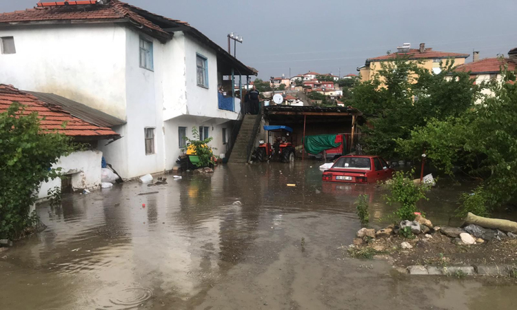 SAĞANAK YAĞIŞ HAYATI FELÇ ETTİ