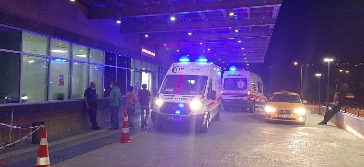 MANTAR 18 KİŞİYİ HASTANELİK ETTİ!