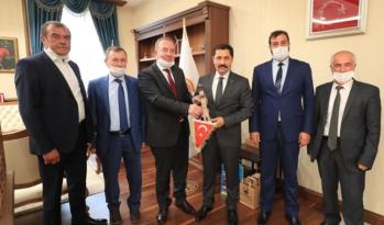 ÇORUMLU VALİ’YE ŞAHİNER’DEN ZİYARET