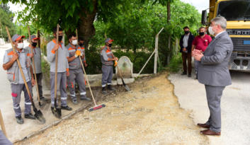 BAĞLARDA BOZUK YOLLAR ONARILIYOR