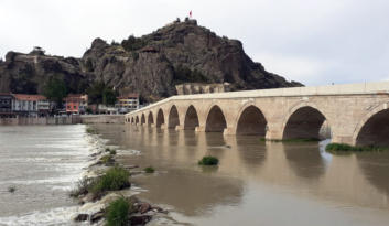 IRMAK KENARINA SINIRLI YAPI İZNİ