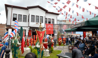 İKİ AÇILIŞ BİRDEN YAPILDI