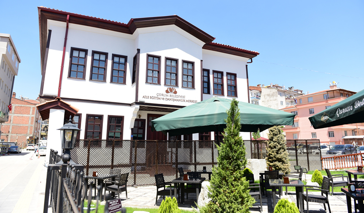 İKİ AÇILIŞ BİRDEN YAPIYOR