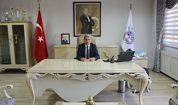 ÖĞRENCİLERE BAŞARILAR DİLEDİ