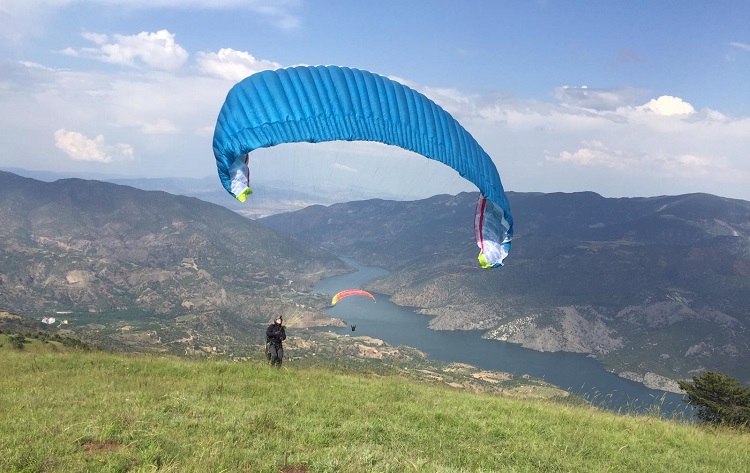 OĞUZLAR’DA YAMAÇ PARAŞÜTÜ YAPTILAR
