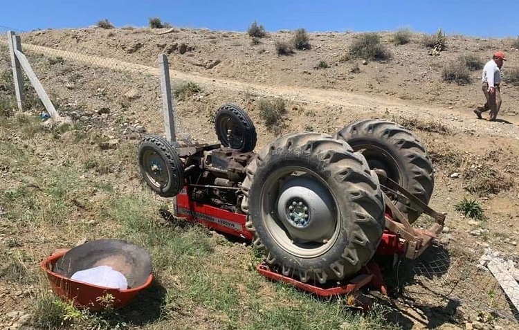 TRAKTÖR KAZASINDA 5 KİŞİ YARALANDI