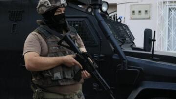 ÇORUM POLİSİ ŞAFAK VAKTİ BASTI!