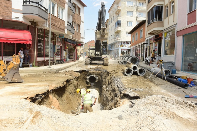 MİLÖNÜ CADDESİNDE ALTYAPI ÇALIŞMASI