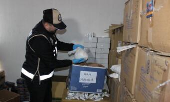 KUTULARDAN ÇIKAN POLİSİ ŞAŞIRTTI