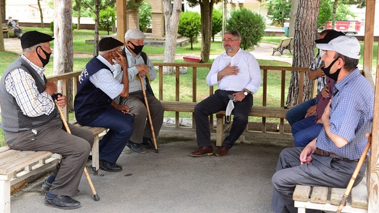 HEPİMİZ ALİ BAHÇESİNİN GÜLLERİYİZ