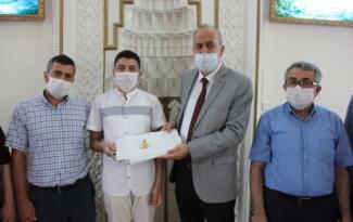 TÜRKİYE BİRİNCİSİ HAFIZ ÖDÜLLENDİRİLDİ