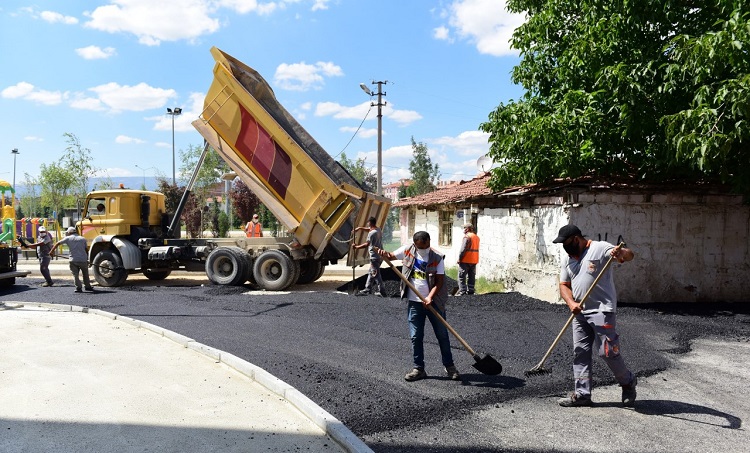 ÇAMDEĞİRMENİ SOKAKLAR ASFALTLANDI