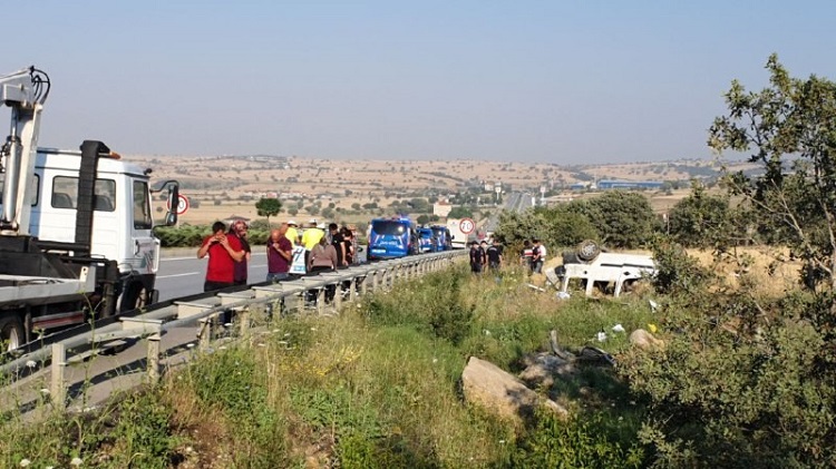 FECİ KAZADA 3 KİŞİ HAYATINI KAYBETTİ
