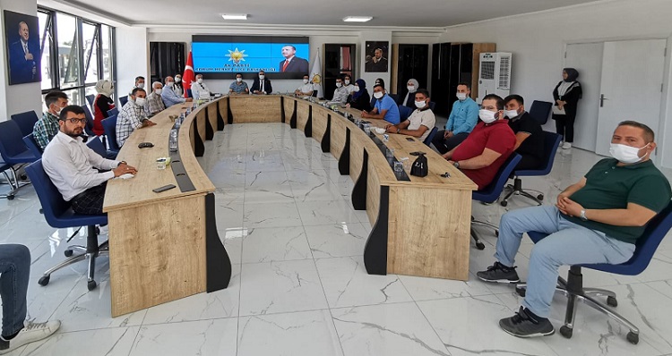 AK PARTİNİN KÖKLERİ ÇOK SAĞLAM