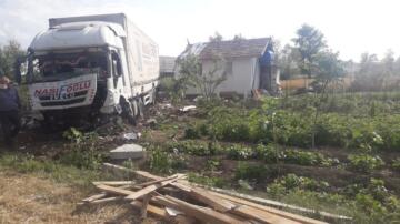 KONTROLDEN ÇIKIP TARLAYA UÇTU