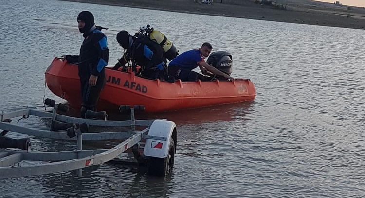 KAYIP GENÇ GÖLET İÇİNDE ARANIYOR