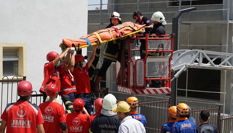 ÇORUMLU İŞÇİ İNŞAATTA CAN VERDİ