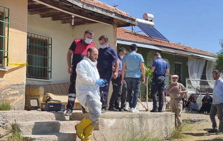 ÇIKAN YANGINDA HAYATINI KAYBETTİ