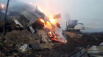 5 BİN SAMAN BALYASI KÜLE DÖNDÜ