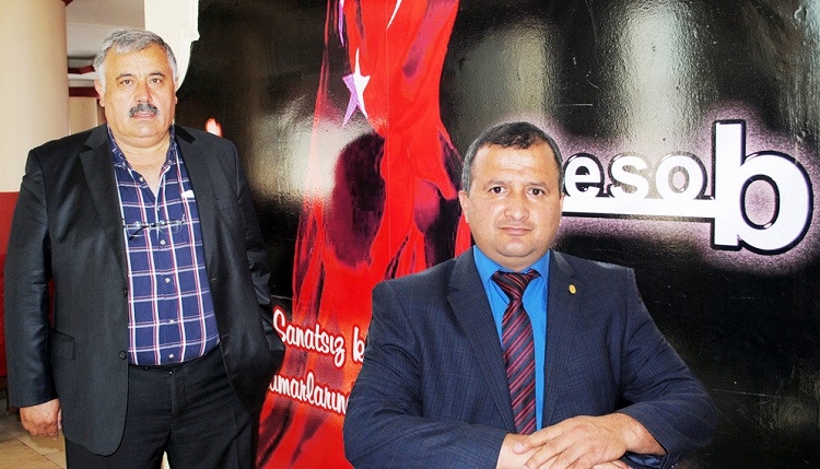 TEPKİ ÇEKEN İKİLİ SALONU TERK ETTİ!