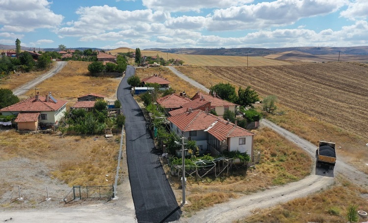 GÜZELYURT SAKİNLERİ ASFALTA KAVUŞTU
