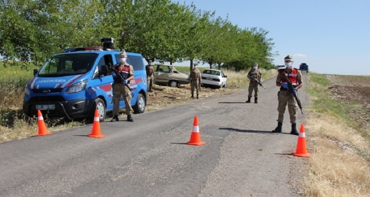 BİR MAHALLE KARANTİNAYA ALINDI