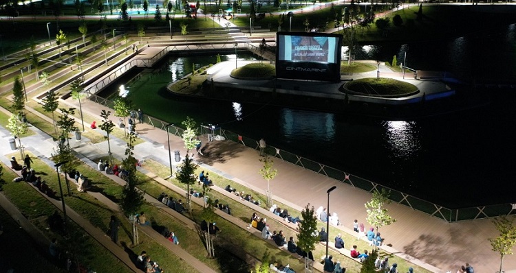 AÇIK HAVADA SİNEMA KEYFİ