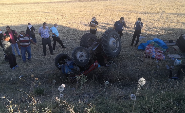 DEVRİLEN TRAKTÖRÜN ALTINDA KALDI