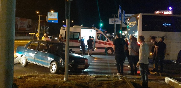ZİNCİRLEME TRAFİK KAZASI: 2 YARALI