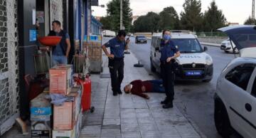 FARE ZEHİRİ İÇİP POLİSİ ARADI!