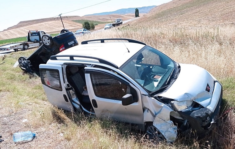 ÜZÜCÜ KAZADA 5 KİŞİ YARALANDI