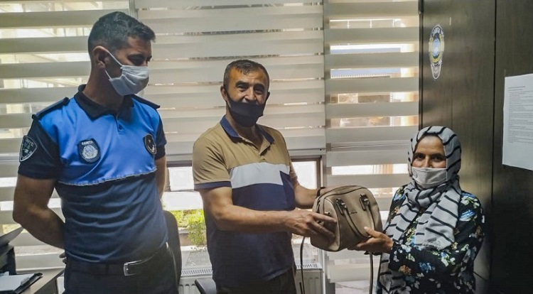 PARA VE ALTIN DOLU ÇANTA BULDU!