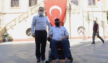 İKİ SAATTE AKÜLÜ ARACINA KAVUŞTU