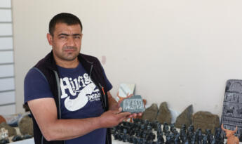 HİTİT FİGÜRLERİNİ TAŞLARA İŞLİYOR