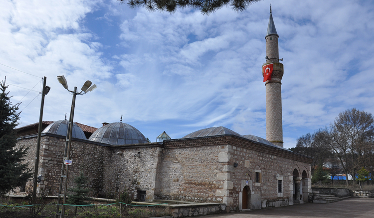 TÜRBENİN ÇEVRE DÜZENLEMESİ YAPILACAK