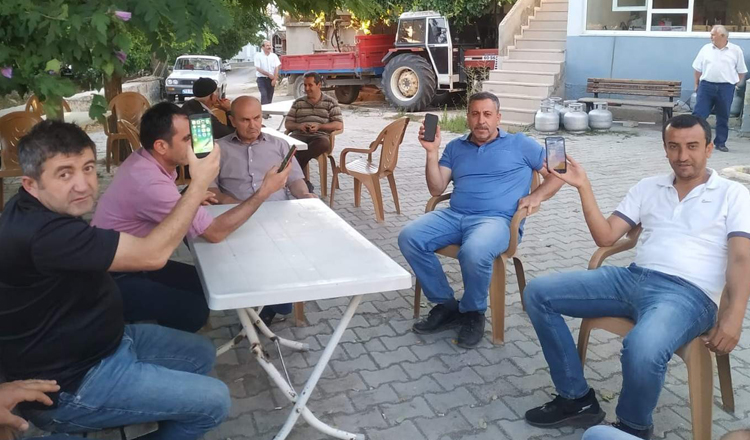 BAZI KÖYLERDE TELEFONLAR ÇEKMİYOR!