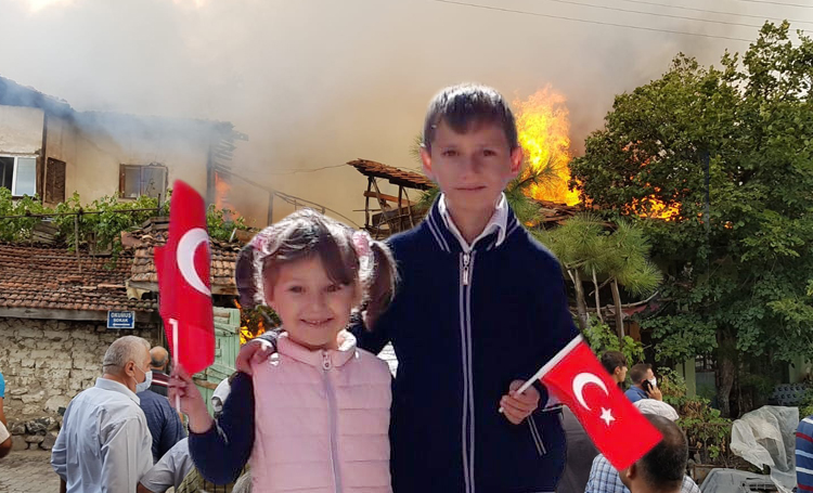 BİRBİRLERİNE SARILIP CAN VERDİLER!