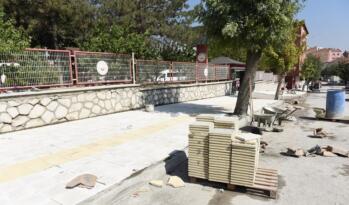 KIBRIS CADDESİ TRETUARLARI YENİLENİYOR