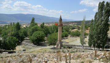 CAMİ YIKILDI! MİNARESİ YALNIZ KALDI!