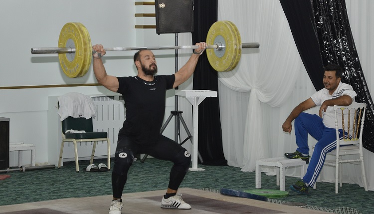 MİLLİ HALTERCİLER ÇORUM’DA KAMPTA