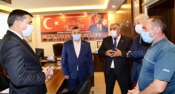 VALİ ESNAFIN SORUNLARINI DİNLEDİ