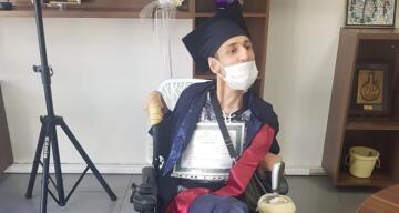 ENGELLERİ AŞARAK LİSE DİPLOMASI ALDI