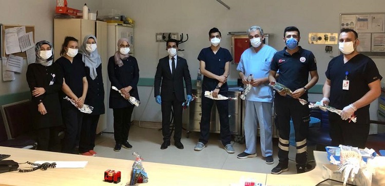 ÜLKÜ OCAKLARINDAN ÇİÇEK JESTİ